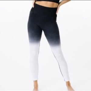 Zyia Ombre Black and White High Rise leggings size Large